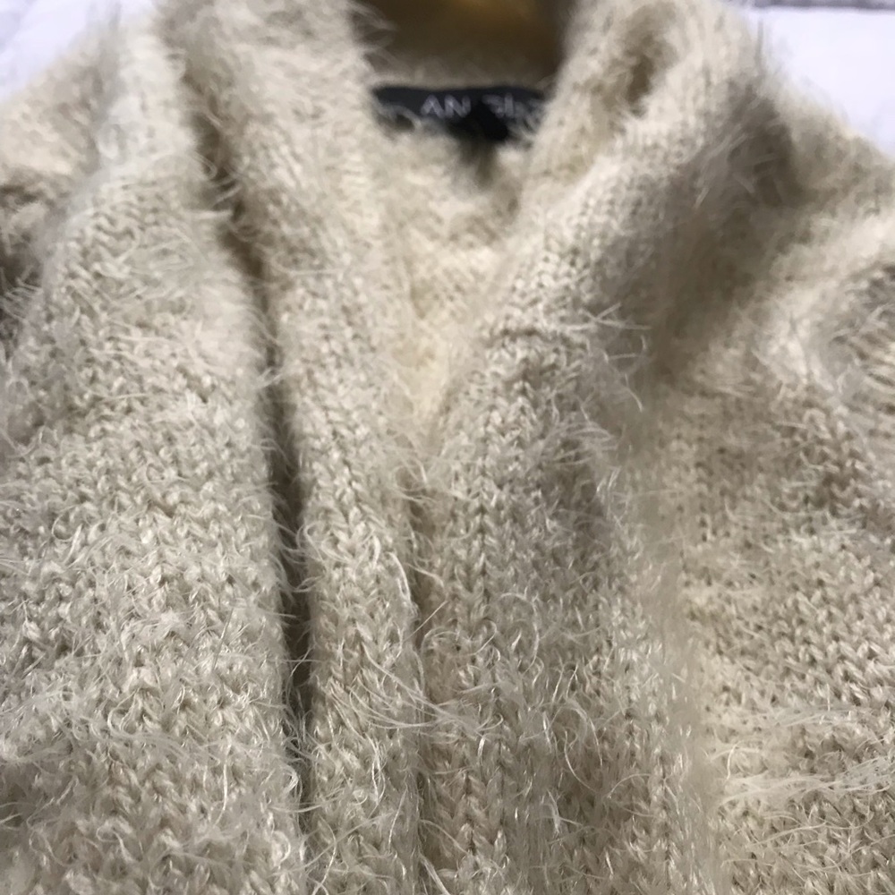Long sleeveless sweater